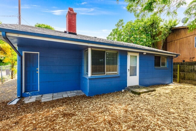 Building Photo - Quaint 2 Bedroom in Beacon Hill