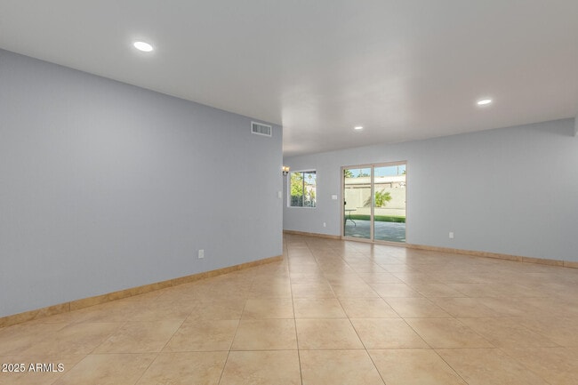 Building Photo - 4107 N 106th Ave