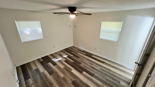 Building Photo - Beautiful 3 Bedroom, 1.5 Bathroom Home in Deland!!