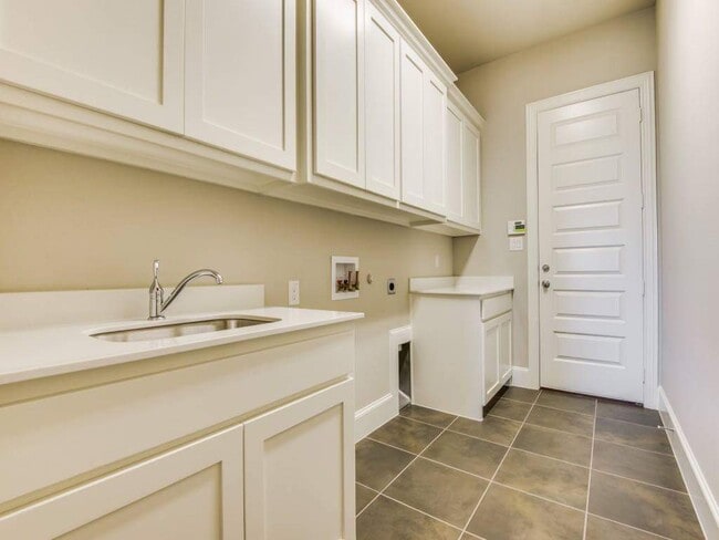 Building Photo - 1107 Sarah St