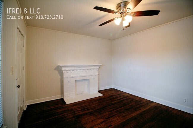 Building Photo - 2865 E Admiral Pl