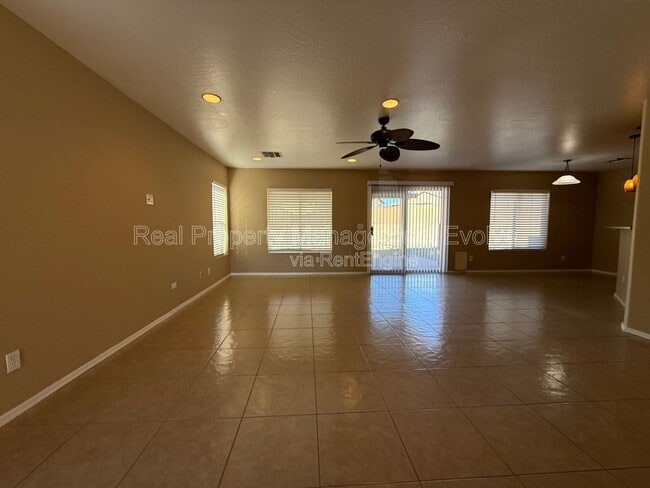 Building Photo - 8 N 226th Cir