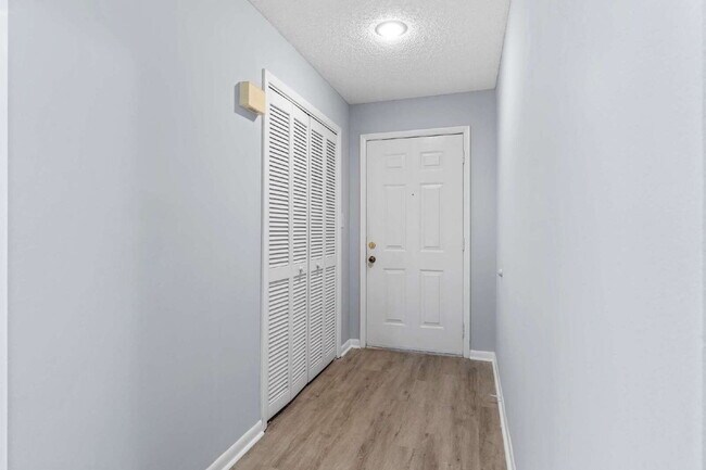 Building Photo - Freshly Updated 2BR Condo with Private Balcony, Community Pool, & In-Unit Laundry