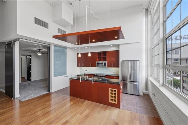 Building Photo - 2600 W 7th St
