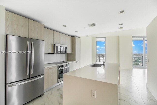 Building Photo - 2000 Metropica Wy