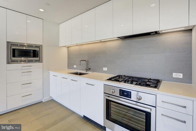 Building Photo - 1111 24th St NW