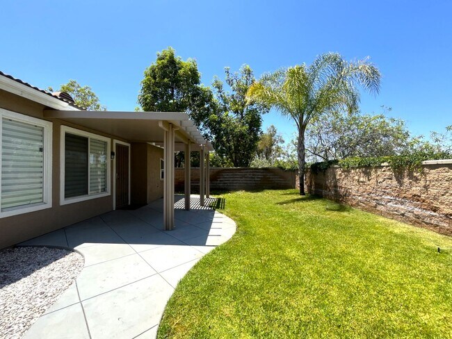 Building Photo - 3 bed, 2 bath located in Corona, CA!