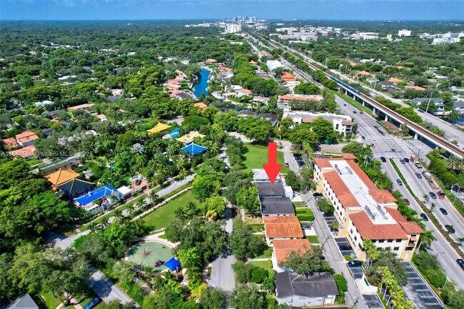 Building Photo - 539 Menendez Ave