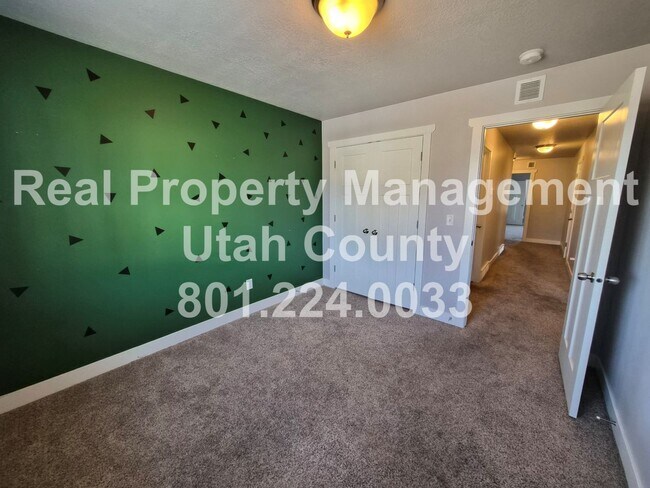 Building Photo - Townhome in Eagle Mountain