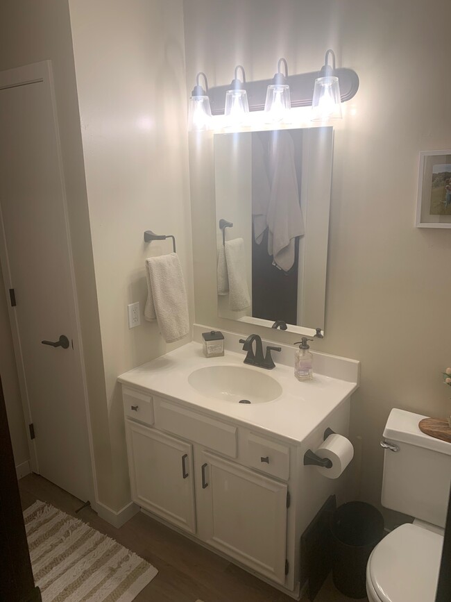 Main Level Full Bathroom - 10413 Decatur Ave S