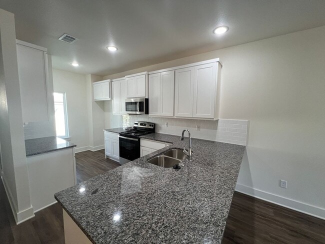 Building Photo - Brand new Belton Townhomes ready for move-in!