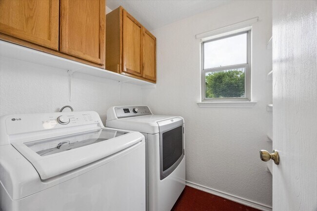 Building Photo - 141 Beech Dr