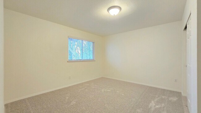 Building Photo - Spacious Home in Lake Stevens Available Now!  Pet Friendly