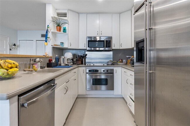 Building Photo - 166 Harbor Dr