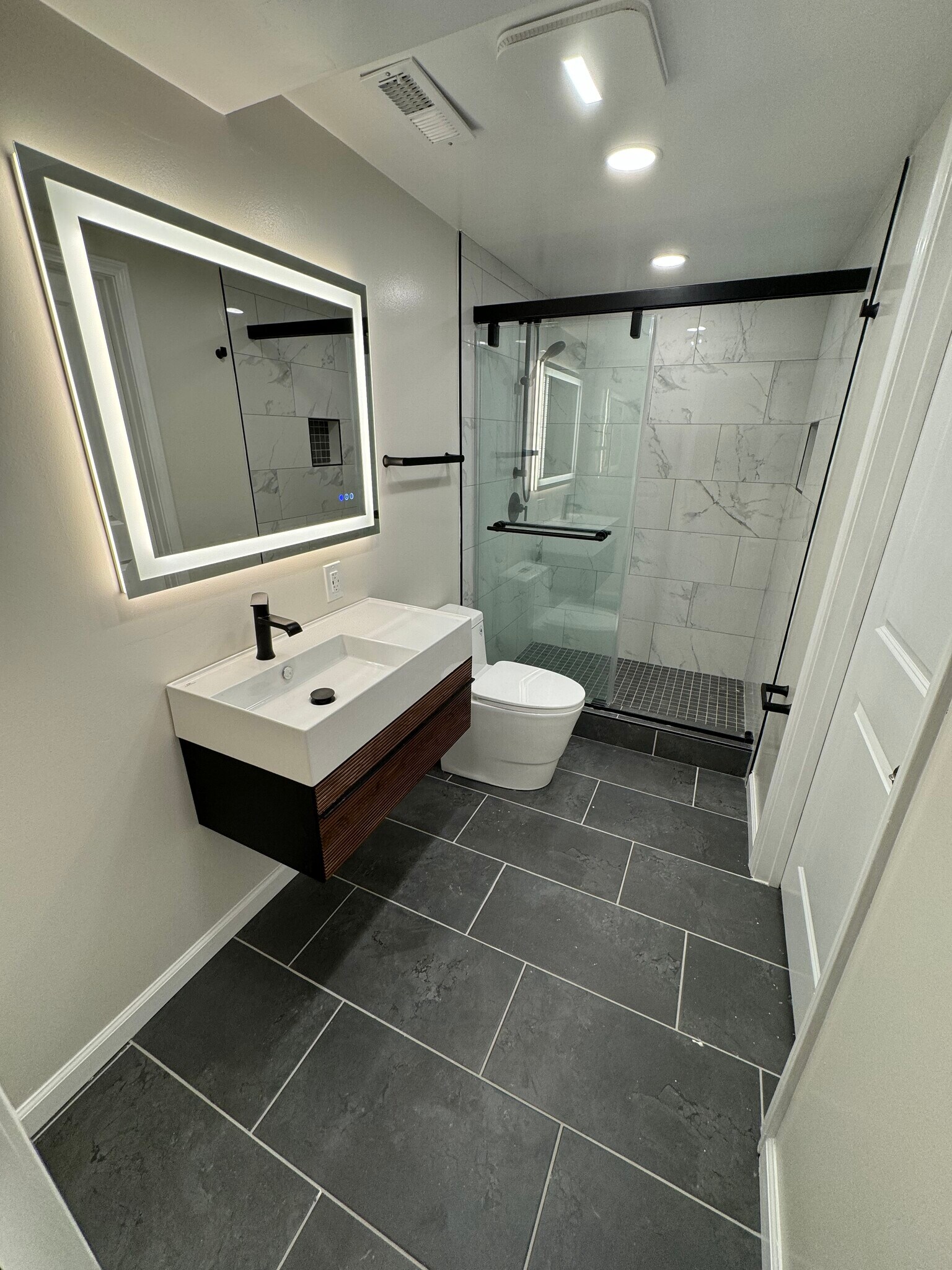 lower level bathroom - 1013 Mountfort Ct SW