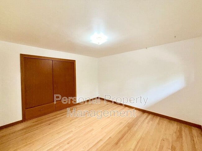 Building Photo - 4215 NW Lavina St