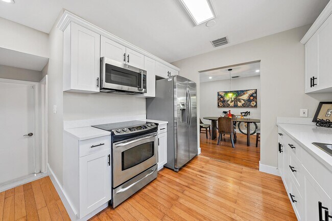 Building Photo - 1613 N J Terrace