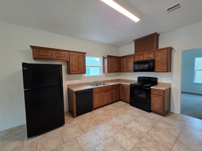 Building Photo - 6110 White Oak Dr