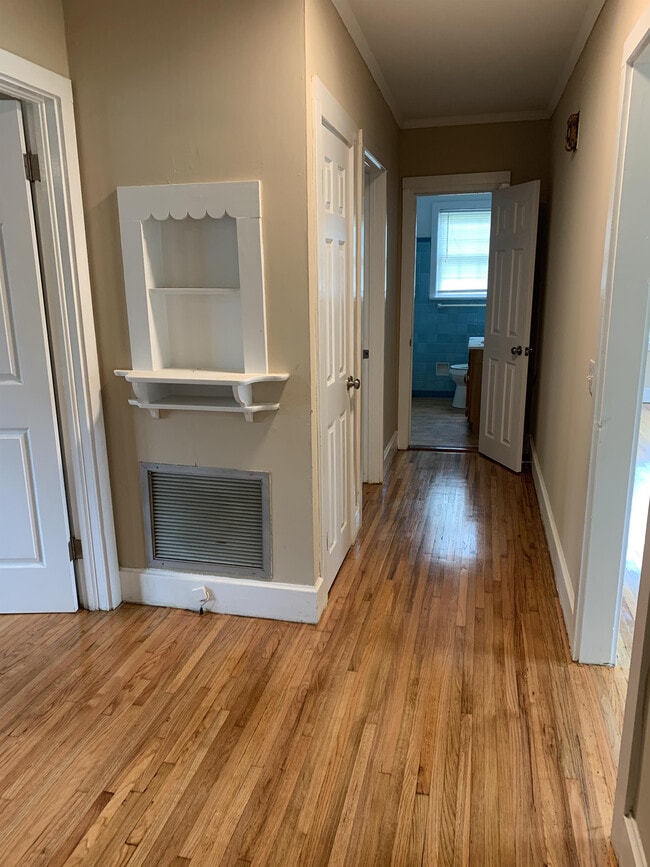 Building Photo - 5421 Pine St