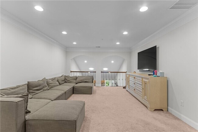 Building Photo - 433 Fairmont Dr