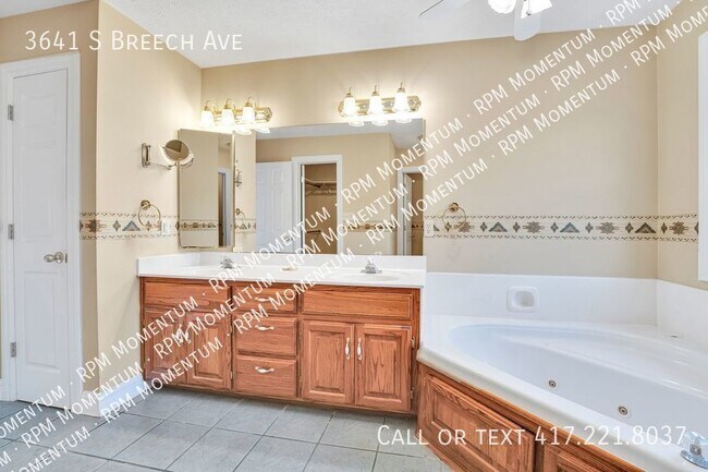 Building Photo - Chesterfield Village 3 Bedroom 2 Bath 2 Ca...