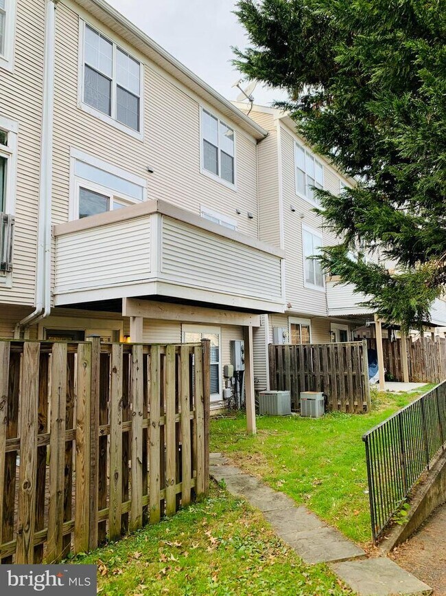 Building Photo - 18164 Royal Bonnet Cir