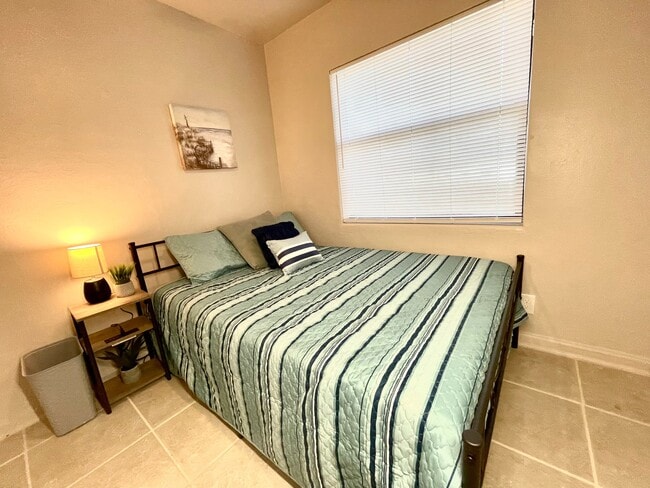 Building Photo - 6135 Sabre Dr