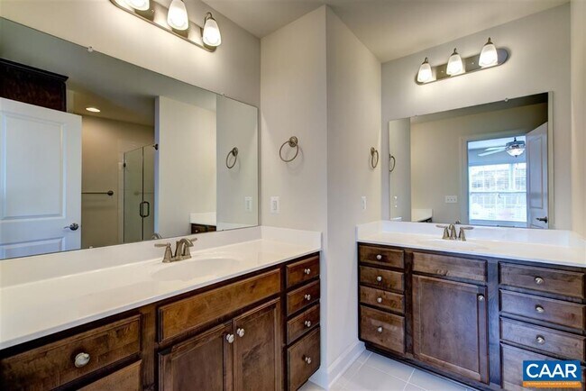 Building Photo - 2402 Winthrop Dr