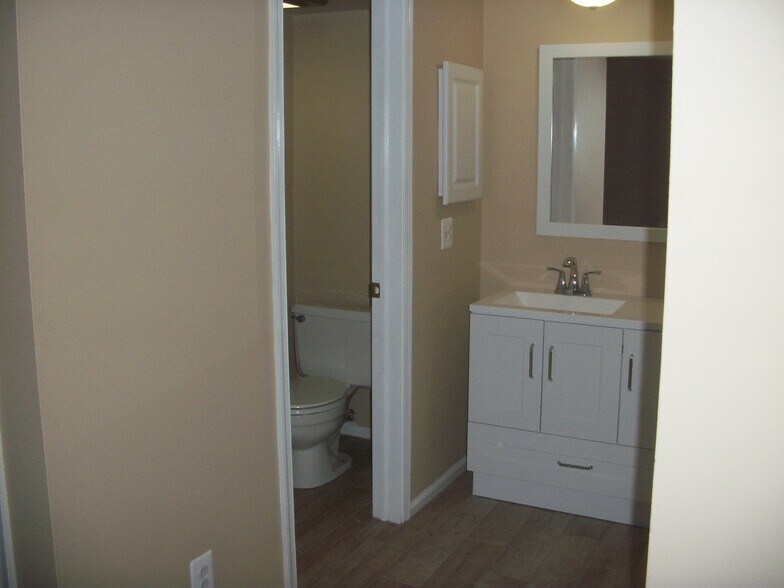 Half Bath off changing area - 130 Berwick Plz