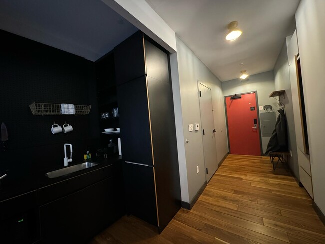 Building Photo - Studio Apartment - Wall Street