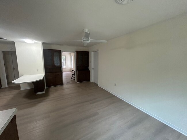 Building Photo - Cute McGregor 3 Bed