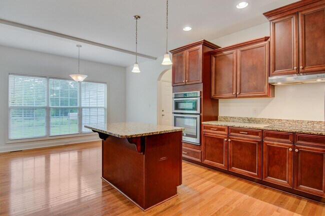 Building Photo - Charming 4 Bed, 3.5 Bath Modern Farmhouse on Expansive Land – Prime Location!