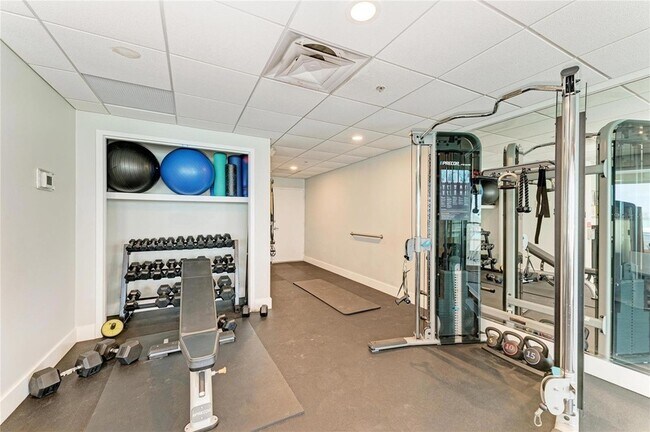 Building Photo - 603 Longboat Club Rd