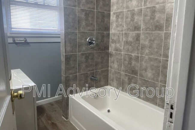 Building Photo - 509 SW 5th St