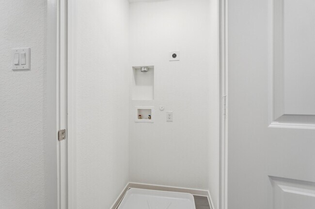 Building Photo - 731 Wagtail Dr