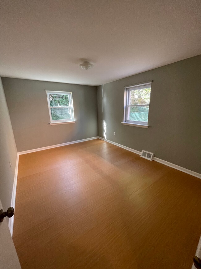 Building Photo - 148 Abbey Ter