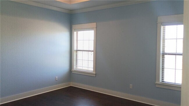 Building Photo - 1610 Sweetbriar Way