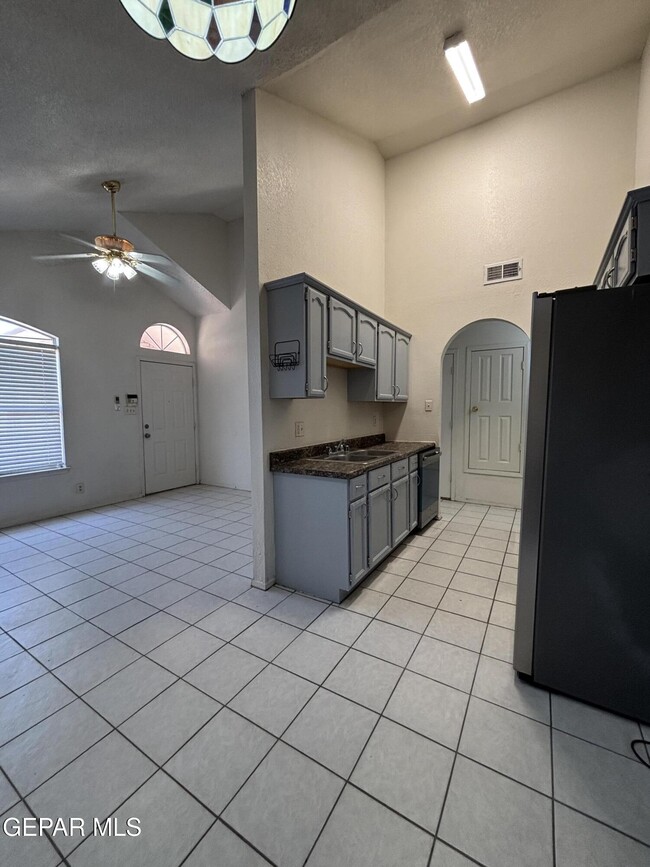 Building Photo - 9128 Lacebark Elm Dr