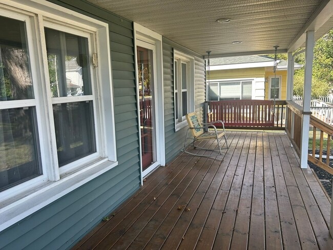 Building Photo - 2 Bedroom Fully Furnished Home in East Tawas