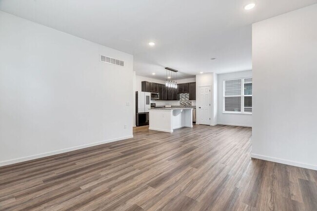 Building Photo - 710 Alban Aly