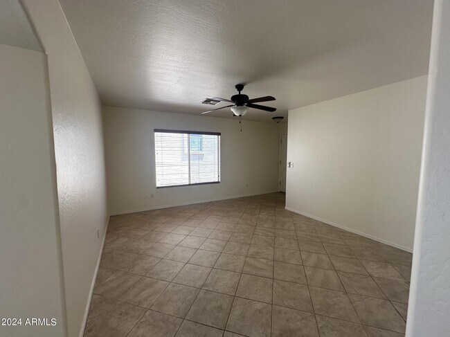 Building Photo - 22814 W Cantilever St