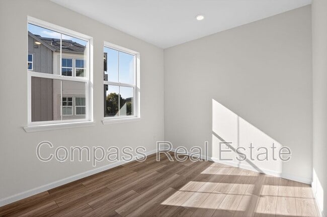 Building Photo - 3814 Norbridge Ave