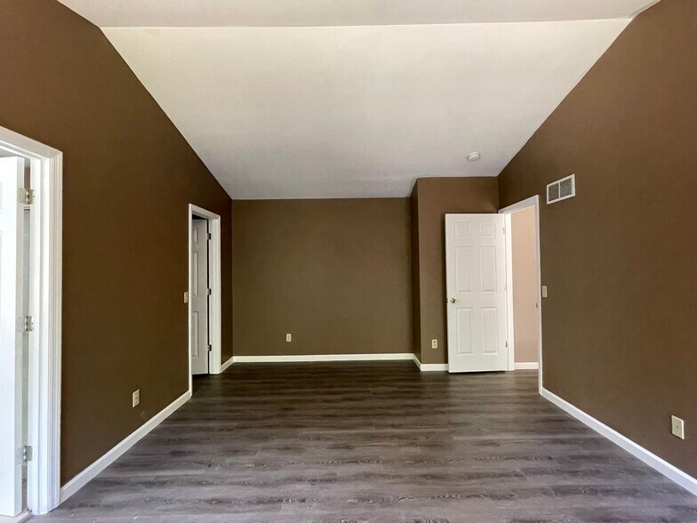 Building Photo - 636 Canary Estates Dr