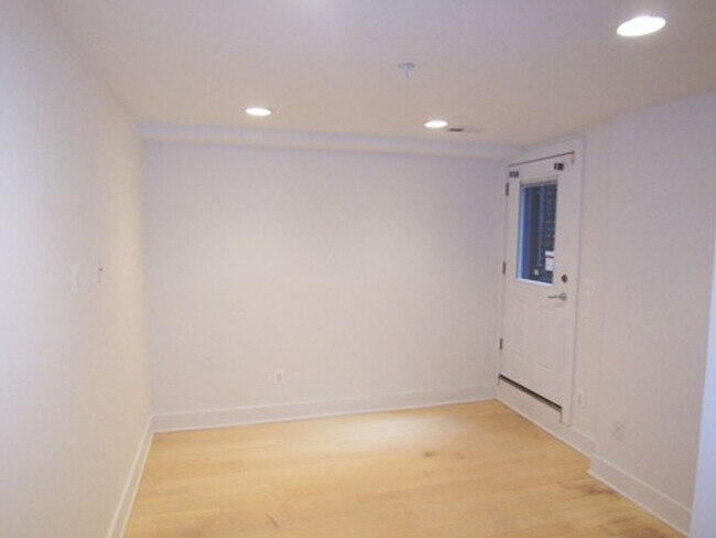 Building Photo - 2BR/2BA Apartment - Logan Circle with priv...