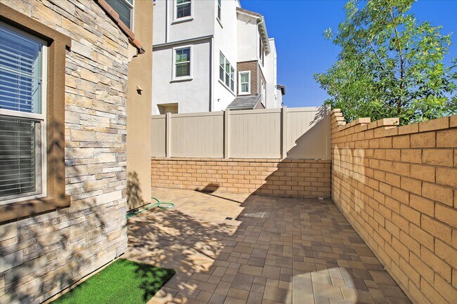 Building Photo - 28 Hideaway Loop