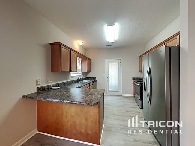 Building Photo - 142 Lyndhurst Dr