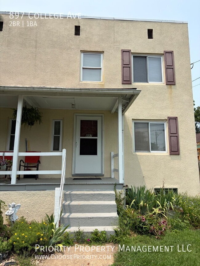 Building Photo - 897 College Ave