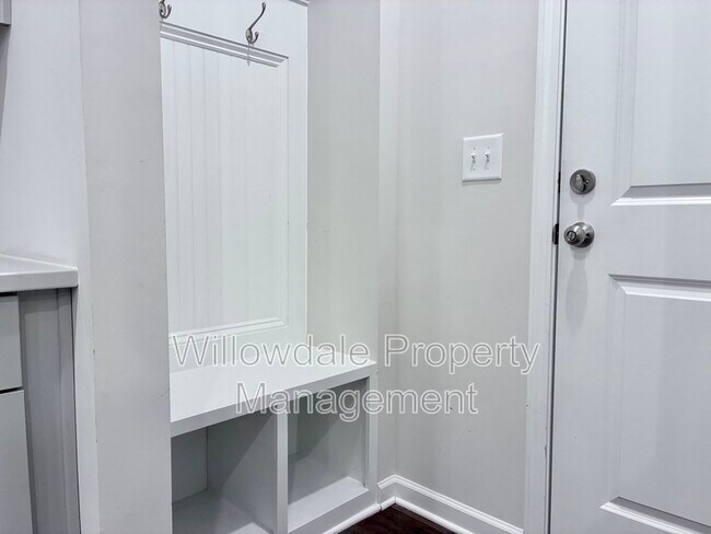 Building Photo - 179 Pinkie Ln