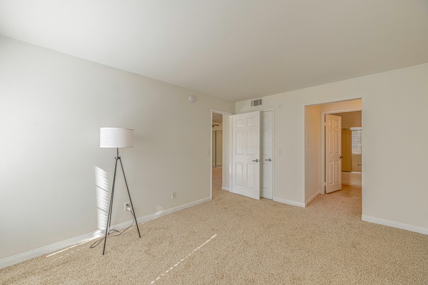 Building Photo - 5535 Canoga Ave