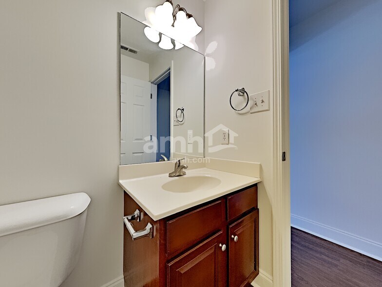 Building Photo - 3323 Grassy Pointe Ln
